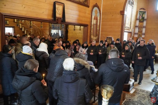 У Володимирі навколішки зустріли полеглого воїна Олександра Савюка