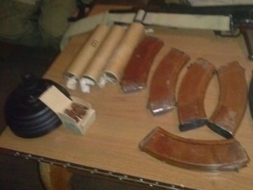 На блокпосту на Донеччині затримали озброєного до зубів волинянина