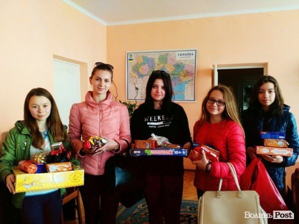 Активісти навідались у дитячий притулок. ФОТО