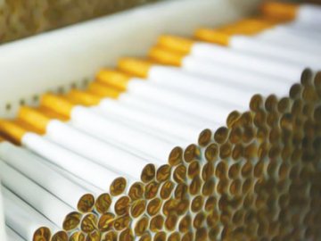 Угорський дипломат і ексдепутат віз контрабандні цигарки через український кордон. ВІДЕО