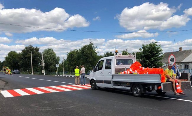 Дорога, ліхтарі і павільйони: неподалік Луцька – новий автошлях. ФОТО