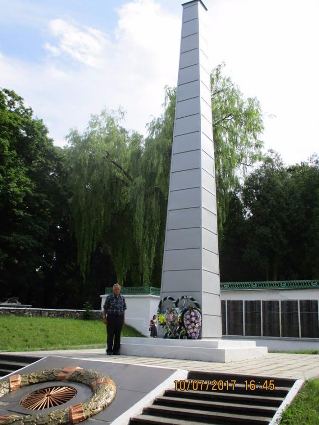 Українець через 73 роки знайшов на Волині могилу батька