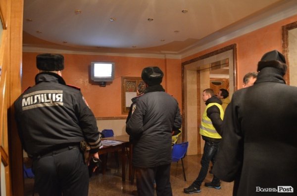 Як ночує луцький Євромайдан. ФОТО