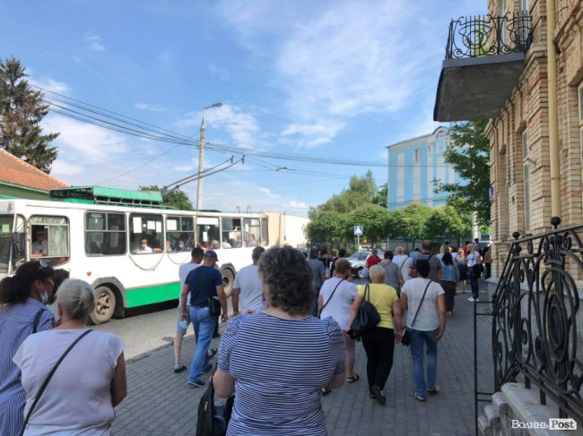 У Луцьку два дні тривають протести: мітингують біля міськради, мунварти і прокуратури. ФОТО