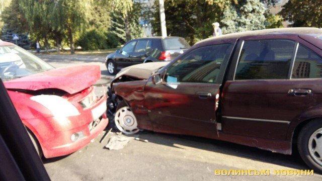 Аварія у Луцьку: зіткнулись Suzuki та BMW