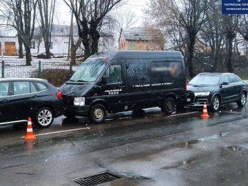 У Луцьку жінка за кермом Audi Q5 спричинила подвійну аварію