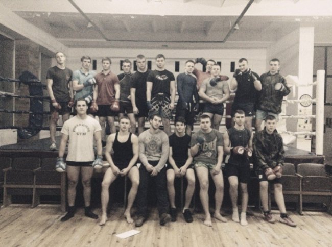 Владислав Юревич (верхній ряд, крайній ліворуч), Геннадій Спіцин (третій ліворуч), Максим Павляк (нижній ряд, третій праворуч)