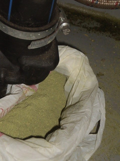 Підозрілого пакунка собака знайшов у туалеті 