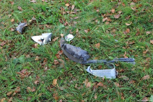 Аварія в Луцьку: авто протаранило паркан біля школи. ФОТО. ВІДЕО