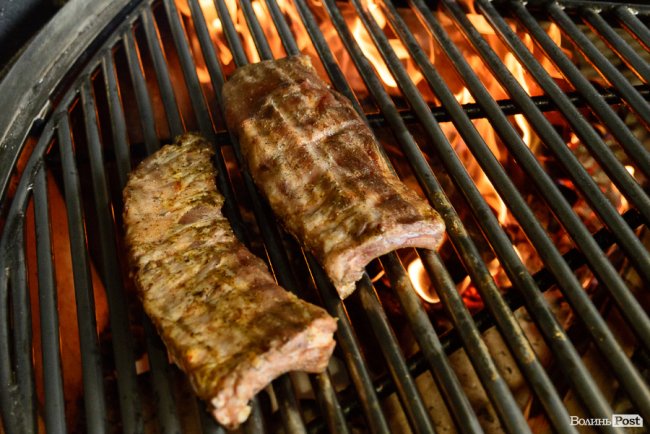 У Луцьку запрацювала перша реберня, де готують просто на вогні. ФОТО*