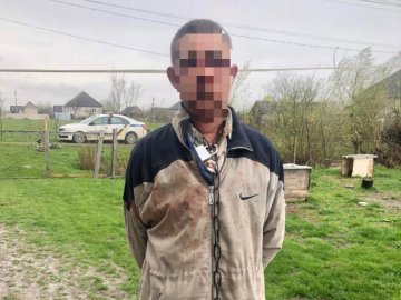 На Закарпатті чоловік закував у ланцюги товариша і утримував в своєму будинку