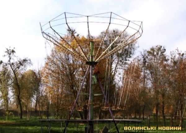 Чи безпечні атракціони у Центральному парку в Луцьку? ФОТО*