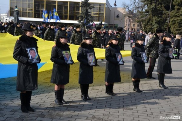  Лучани жалобною ходою та мітингом вшанували пам'ять Небесної сотні. ФОТО