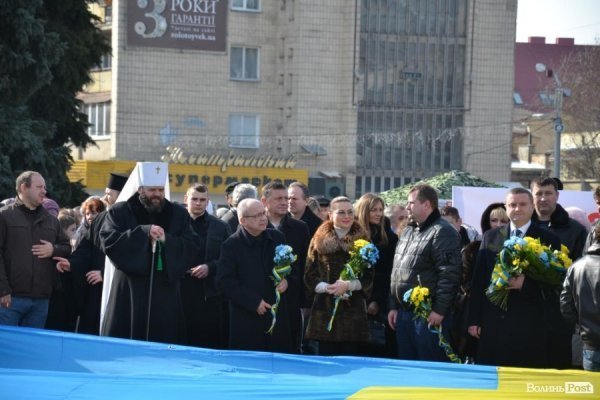  Лучани жалобною ходою та мітингом вшанували пам'ять Небесної сотні. ФОТО
