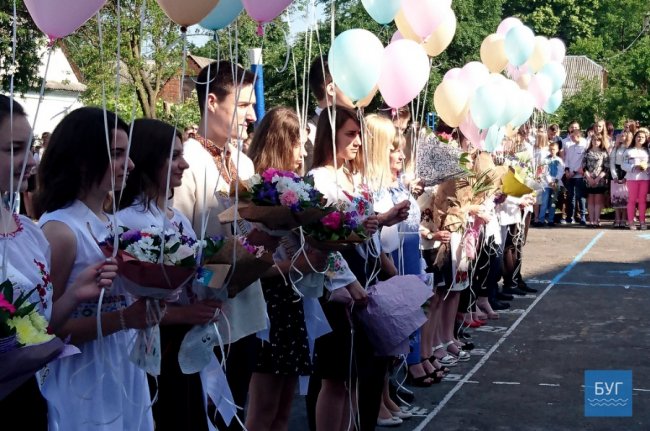 Останній дзвоник у Володимирі. ФОТО