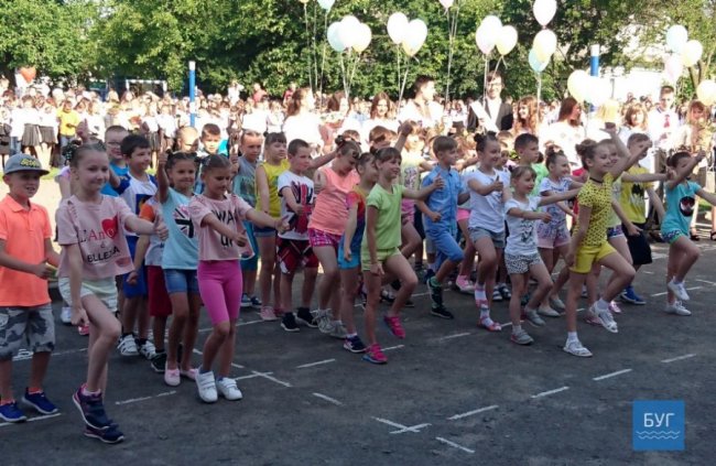 Останній дзвоник у Володимирі. ФОТО