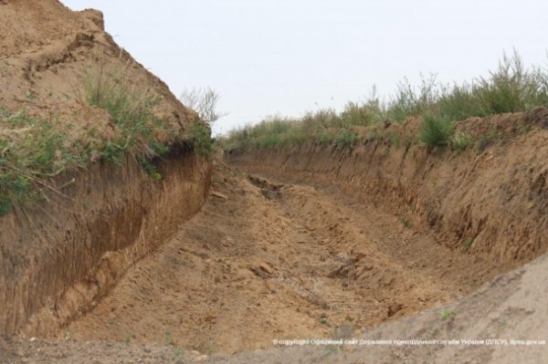 Прикордонники своїми силами зводять «стіни Коломойського». ФОТО