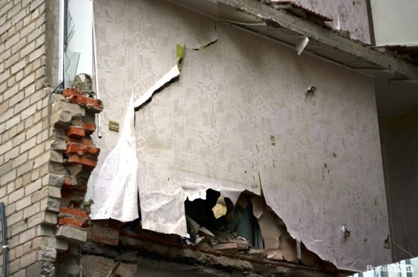 З будинку, що обвалився, виселяють людей