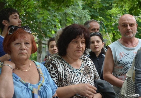 З будинку, що обвалився, виселяють людей