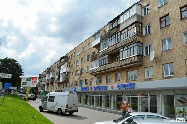 З будинку, що обвалився, виселяють людей