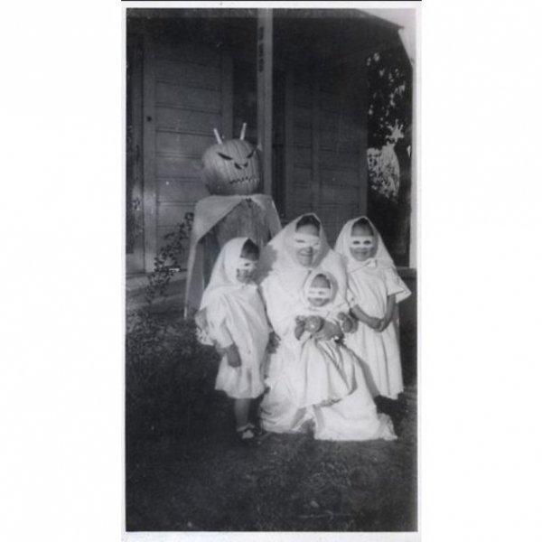 Ретро-вбрання до Хелловіну: і смішно, і страшно. ФОТО