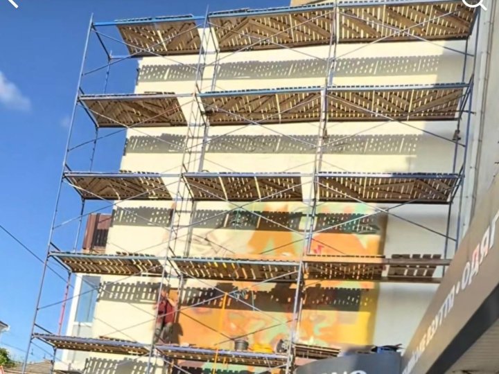 У центрі Луцька створюють новий мурал на честь трьох загиблих воїнів, чиї тіла залишилися на полі бою