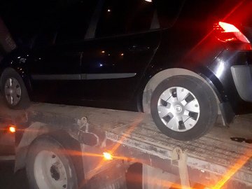 У Луцьку вночі евакуювали авто таксиста-хама. ФОТО