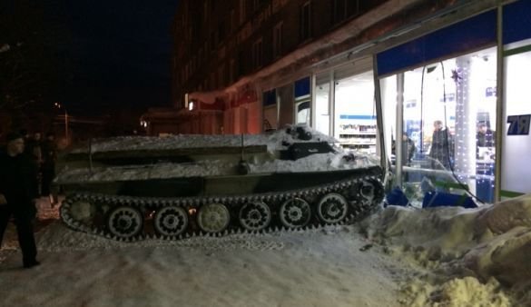 Росіянин вкрав військовий броньований тягач і поїхав по вино