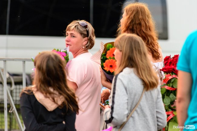 До Винника – навіть на милицях. ФОТОРЕПОРТАЖ із грандіозного концерту у Луцьку