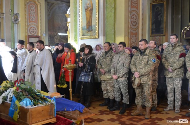 Загинув у день народження: Луцьк попрощався з воїном Віктором Лахаєм. ФОТОРЕПОРТАЖ