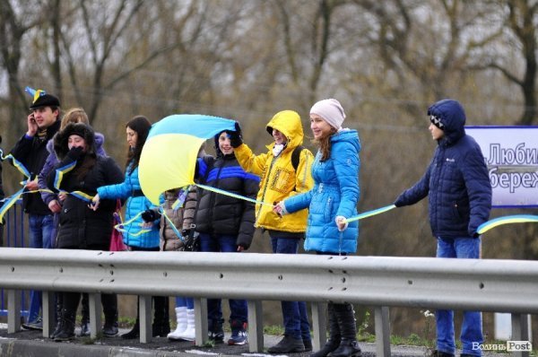 Євроланцюг за 50 кілометрів від Луцька. ФОТО. ВІДЕО