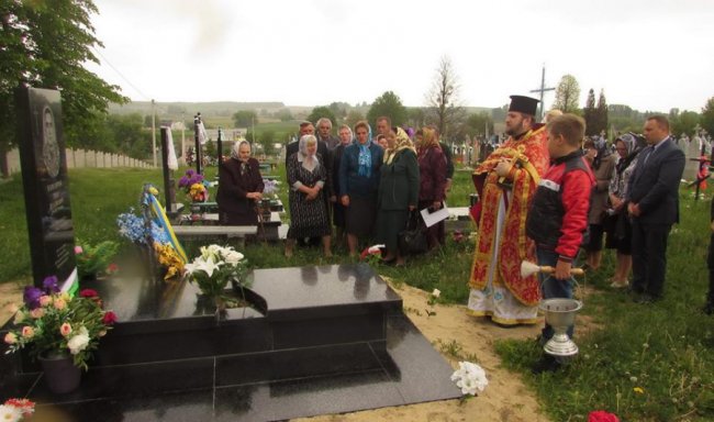 Поблизу Луцька освятили пам’ятник бійцю, загиблому від кулі снайпера