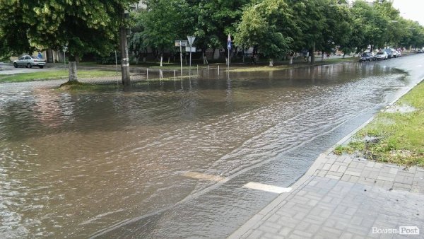 Наслідки шквальної зливи у Луцьку. ФОТО. ВІДЕО