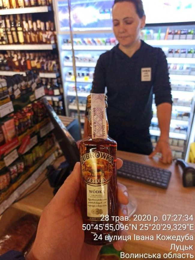 У Луцьку продавчиня торгувала алкоголем у заборонений час