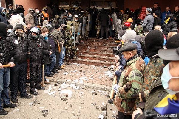 Як у Луцьку «викурювали» міліцію. ФОТО