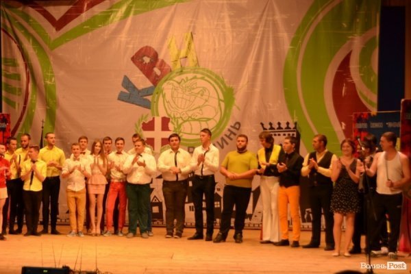 «Горохівський весільний лімузин, щоб розвернутися, їде в Луцьк», ‒ кавеенщики. ФОТО