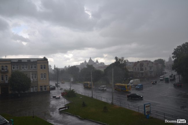 Злива в Луцьку. ФОТО. ВІДЕО
