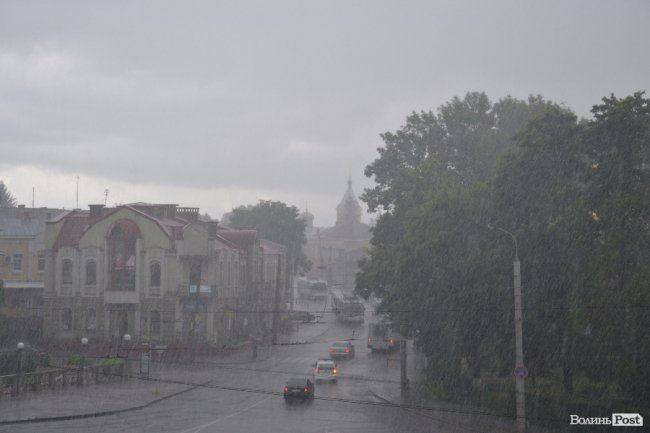 Злива в Луцьку. ФОТО. ВІДЕО