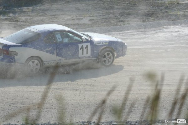 Під час автогонок під Луцьком перекинувся автомобіль. ФОТО
