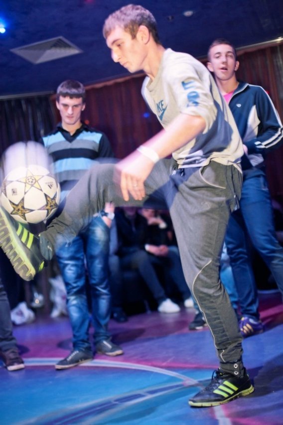 Фрістайлери показують, як треба володіти м'ячем