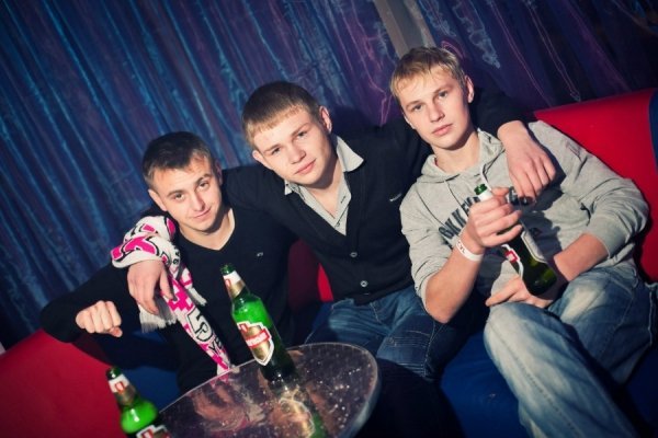 Футбол-паті в Луцьку: торт, м’яч і стриптиз. ФОТО