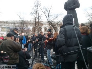 У Києві біля Гостиного двору відбувається мітинг. ФОТО. ВІДЕО