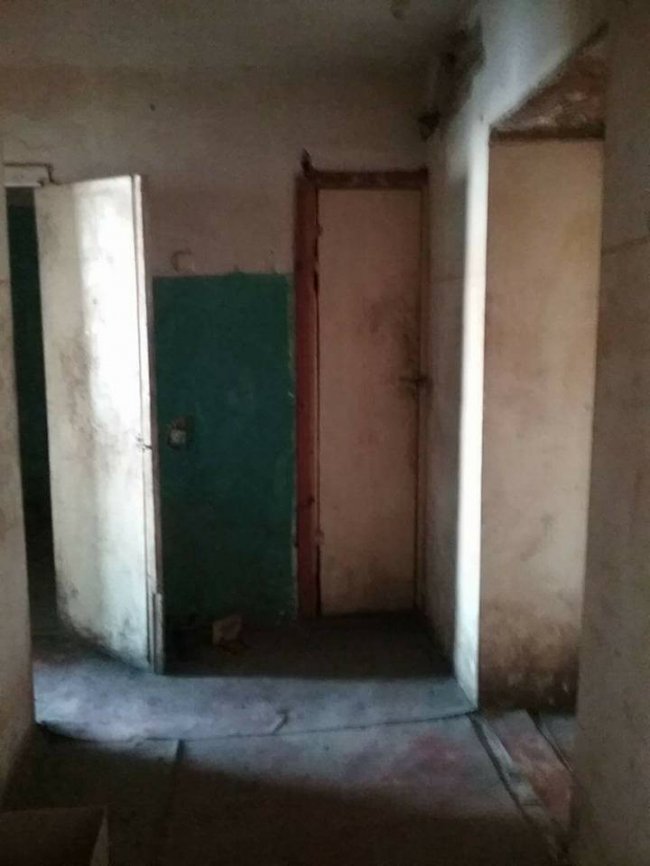 Антисанітарія та цілковитий безлад: у Луцьку батько влаштував «бомжатник» у будинку