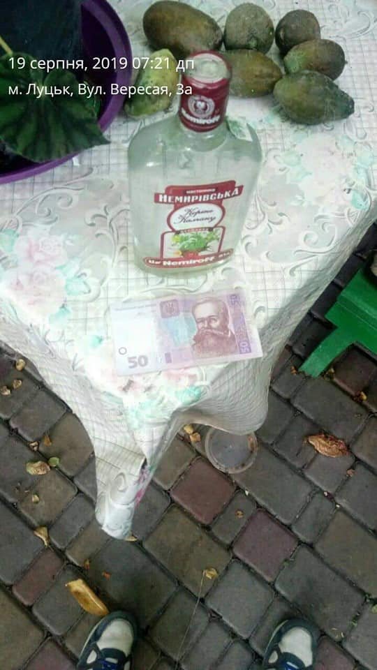 У Луцьку муніципали викрили жінку, яка торгувала сурогатом. ФОТО