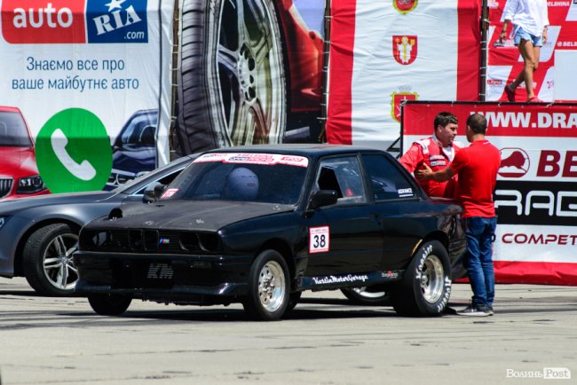У Луцьку стартували видовищні змагання дрег-рейсерів. ФОТО