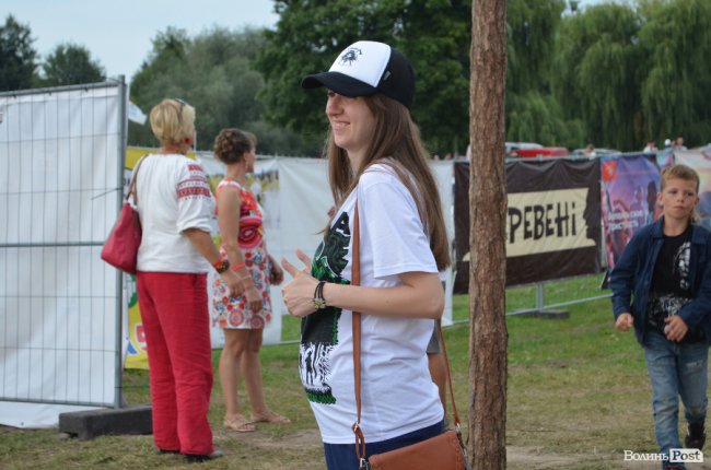 Не молоддю єдиною: як на «Бандерштаті» відпочивають «поважні» фестивальники. ФОТО 
