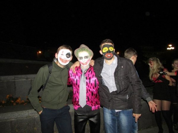 Хелловін у Луцьку: Ку-Клукс-Клан, мерці та тварини. ФОТО