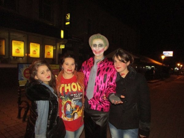 Хелловін у Луцьку: Ку-Клукс-Клан, мерці та тварини. ФОТО