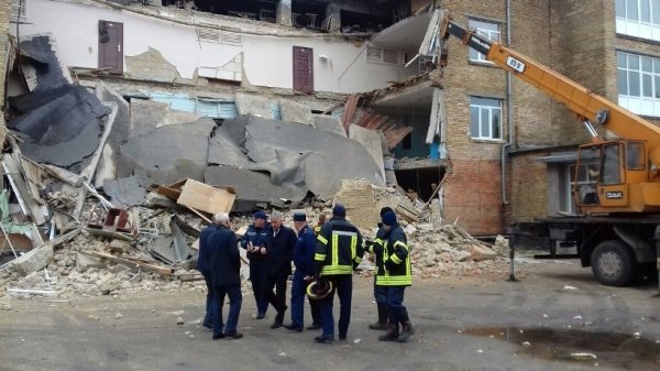 У Василькові стався обвал школи. ФОТО