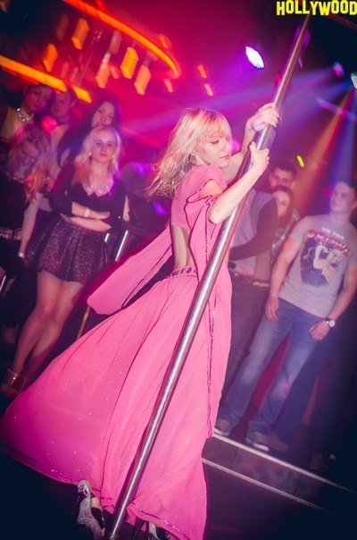 Еротична вечірка в луцькому клубі. ФОТО